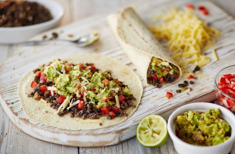 Burrito-recept-fyllning-vegetarisk-böna-guacamole