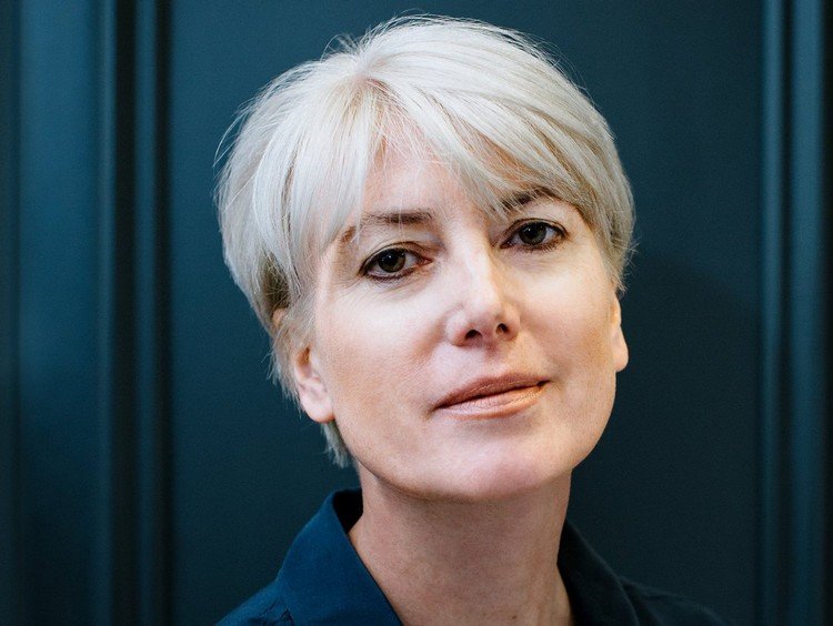 affärsfrisyrer kvinnor kort hår lugg blond