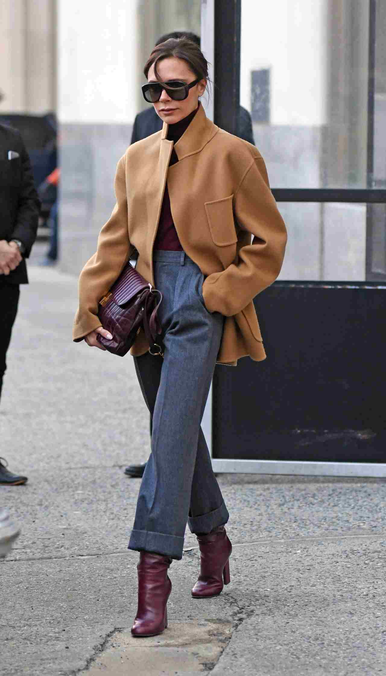Victoria Beckham Outfits Short Wool Coat Leather Ankle Boots Vinröd