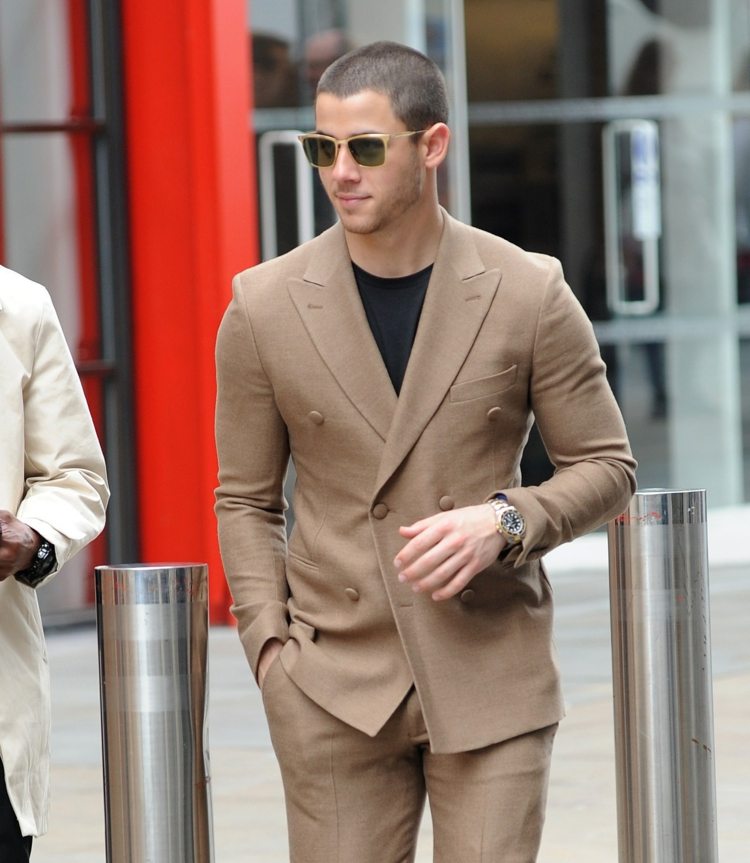 nick jonas frisyrer för män buzz klippa kort