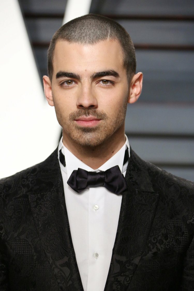 joe jonas kort frisyr frisyr män
