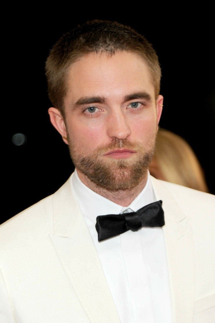 Rob Pattinson Mens Buzz Cut Length Skäggfrisyr