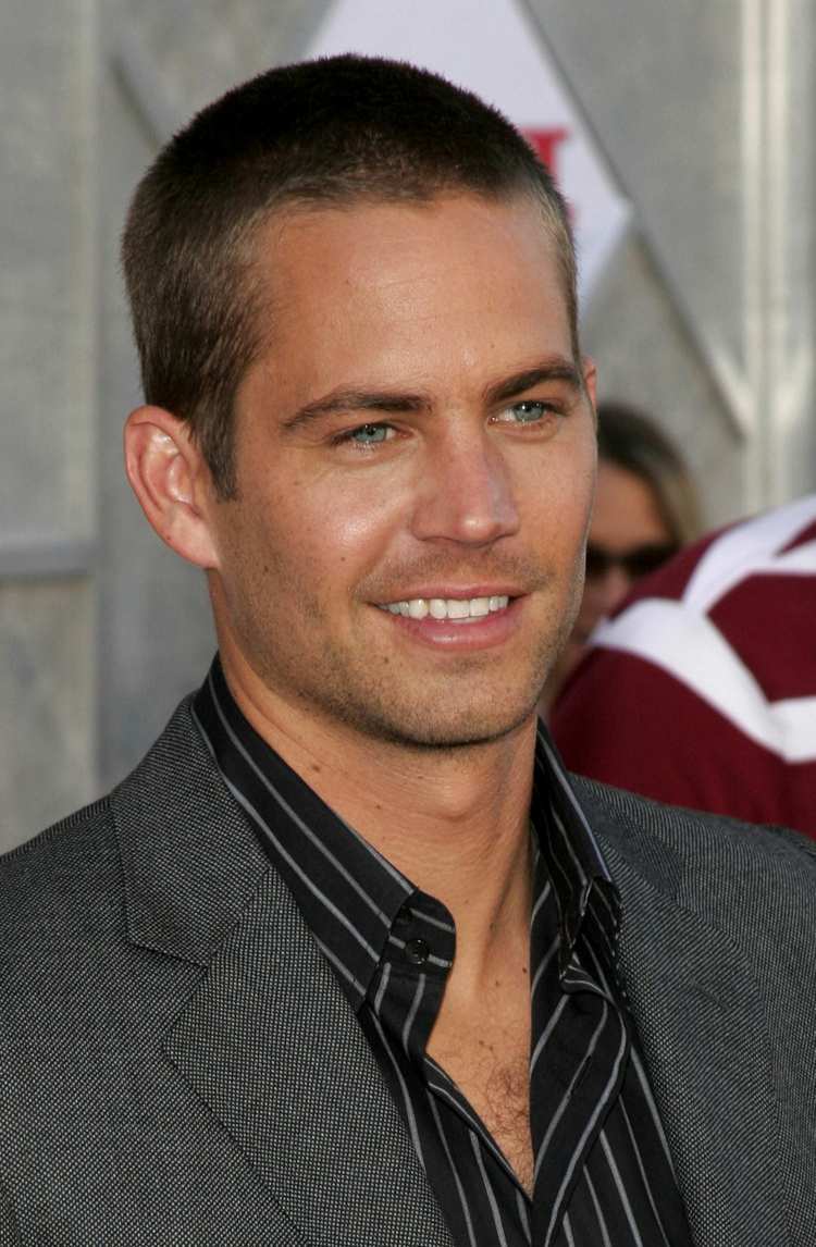 Paul Walker militär frisyr buzz klippa längden jämnt