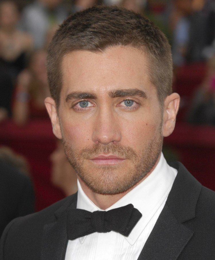jake gyllenhaal frisyrer män surrar klippt hår långt