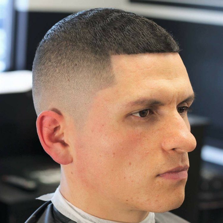 buzz cut blekna mycket korta sidor av halsen rakade av