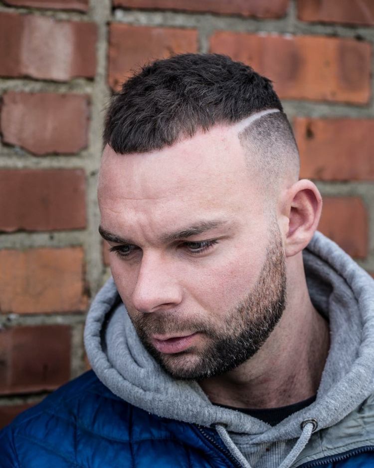buzz cut med övergångssidor rakat yttre hår lång rad