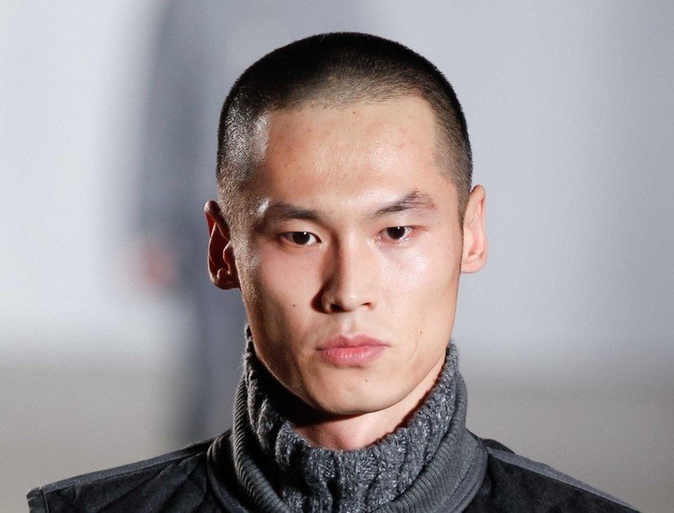 buzz-cut-for-vigande hårfäste-militär-frisyr-män