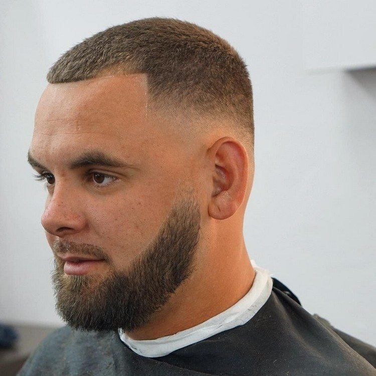 kombinera buzz cut med avtagande hårfäste för en vikande hårfäste