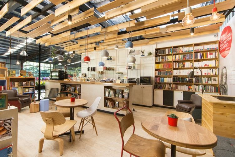café bokhandel bardisk väggbeklädnad vitt tak original