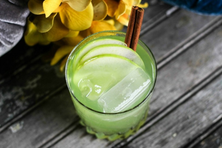caipirinha-recept-äpple-kanel-idé-frukt-lime