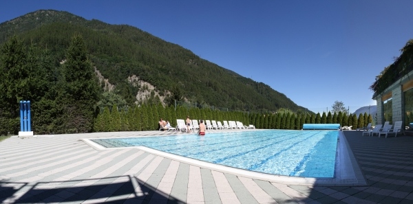 Italien Dolomiti Village-Resort Bungalows utomhuspool