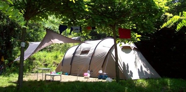 Campingplatser vid havet Italien Adriatiska havet mitt i skogen