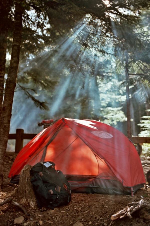 camping helg resa vänner erfarenheter