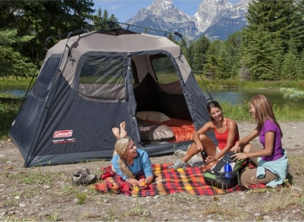 Att sätta upp ett tält viktiga tips camping terräng