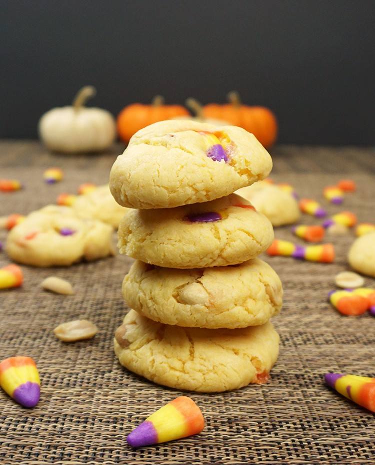 Halloweenkakor Enkla bakrecept Candy Corn Cookies Recept