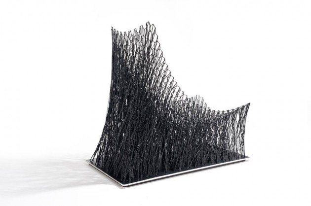 Design-stol-gjord för hand-flätad-kolfiber