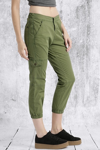 Πράσινο παντελόνι με πράσινο χρώμα