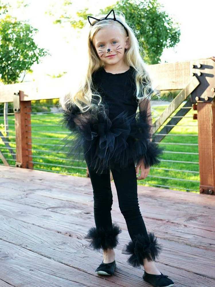 barn-catwoman-girl-make-costume-yourself