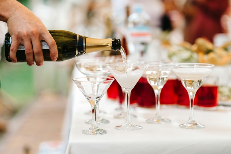 Serverar champagne vilka glas champagne typer instruktioner