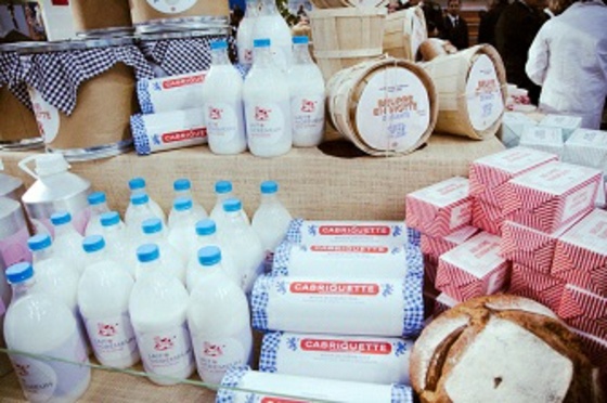 Mjölk-och-ost-produkter-i-stormarknaden