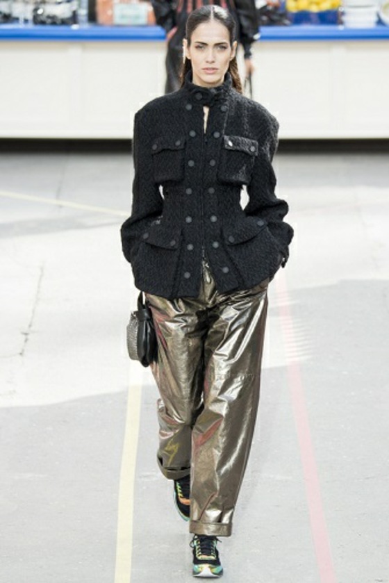 Metallic-look-byxor-sport-jacka-med-fickor-och-knappar-Chanel