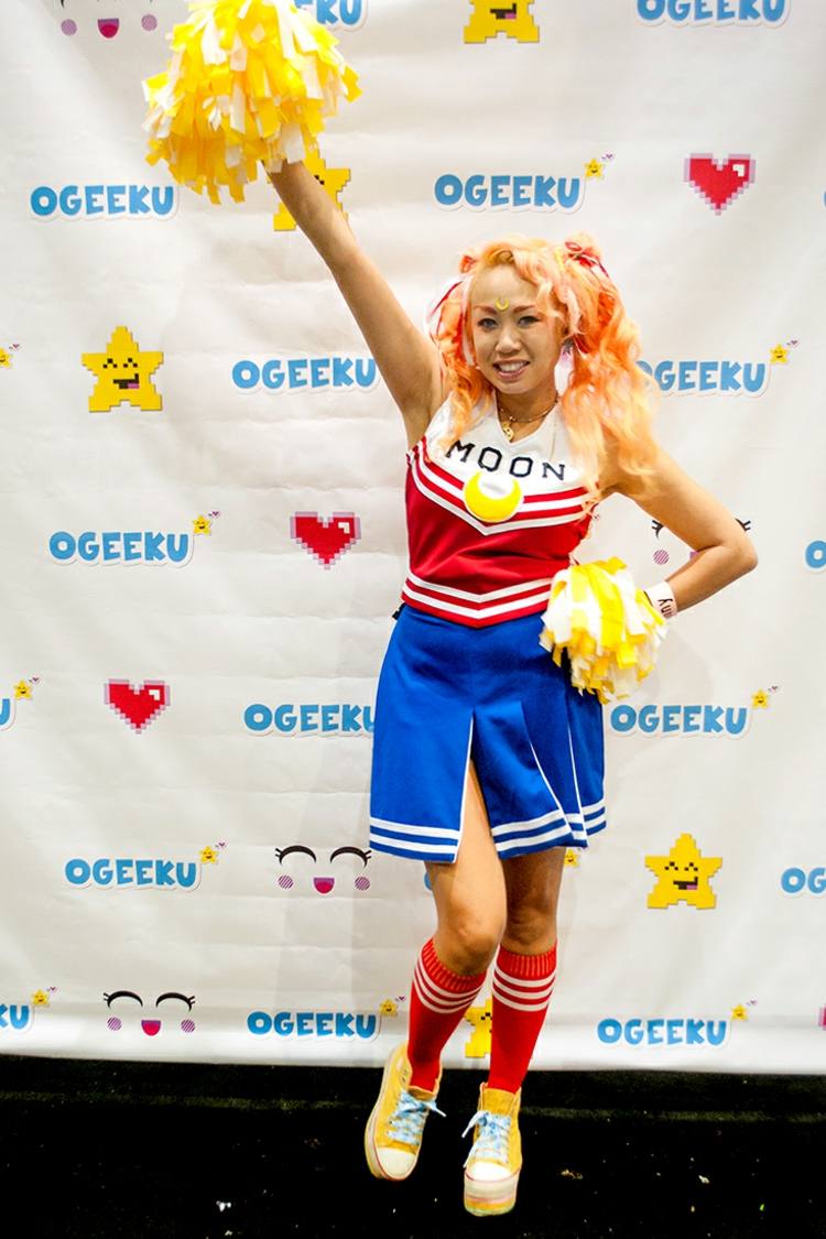 kostym cheerleader sailor moon blå röda knä strumpor kjol puschel