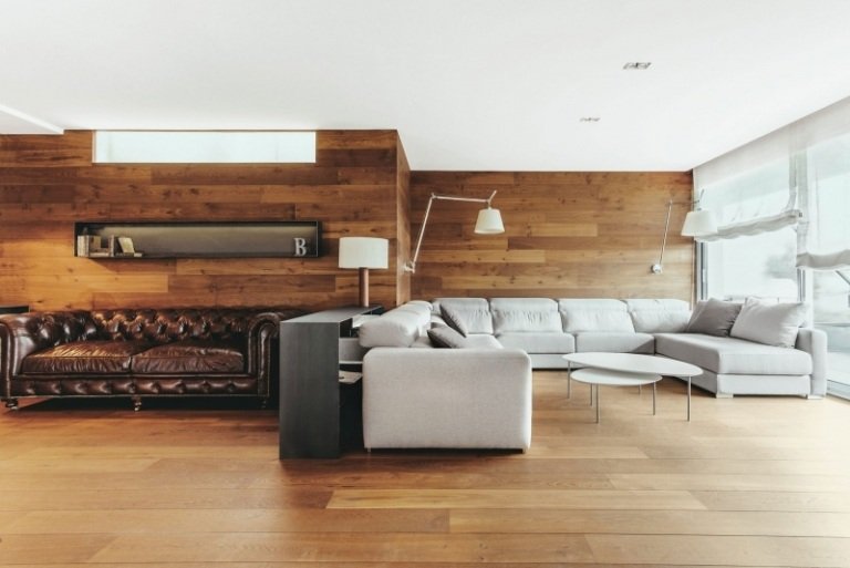 chesterfield-soffa-trä-moderna-vardagsrum-soffa-ljusa-stora väggpaneler