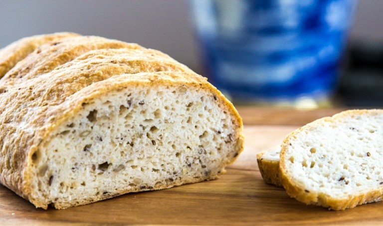Baka bröd med chiafrön Lågkolhydratkostbrödrecept