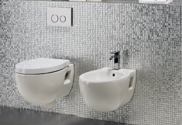 Glans-mosaikplattor-väggdesign-badrum-toalett-interceramica-twincover