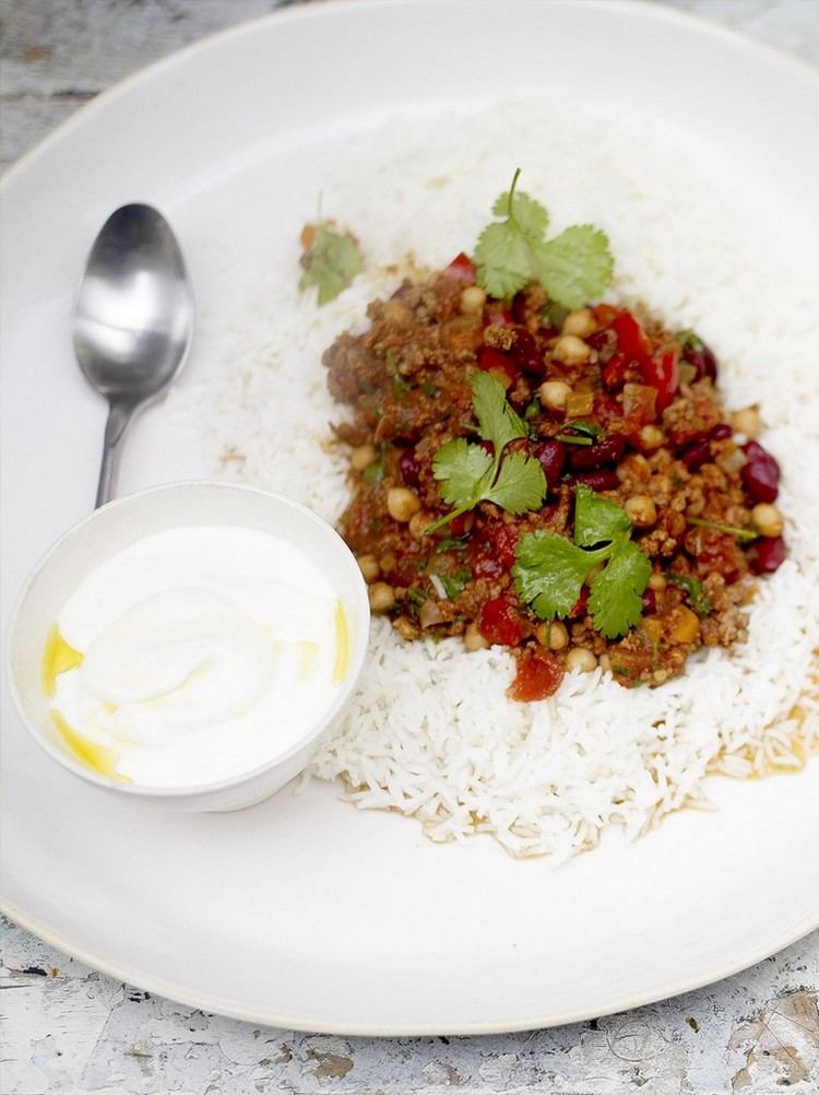 Chili con carne enligt Jamie Oliver recept kikärter ris yoghurt