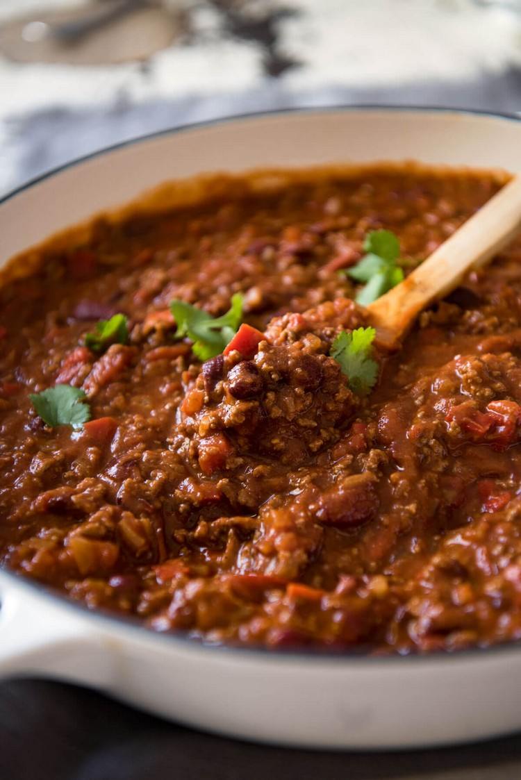 förbereder chili con carne matlagning höst vinter recept