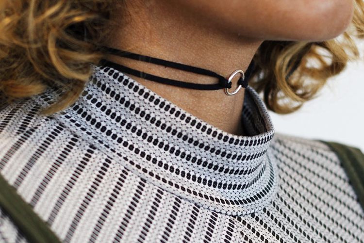 Choker-kedja-gör-det-själv-läder-snöre-cirkel-metall-silver