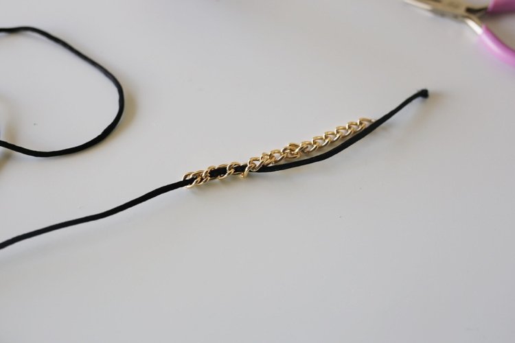 choker-kedja-gör-det-själv-instruktioner-läder-sladd-snören-svart-guld