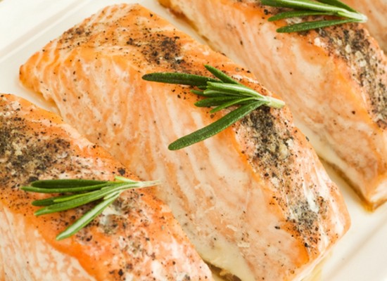 Fisk omega-3-fettsyror sänker naturligt kolesterolhalten