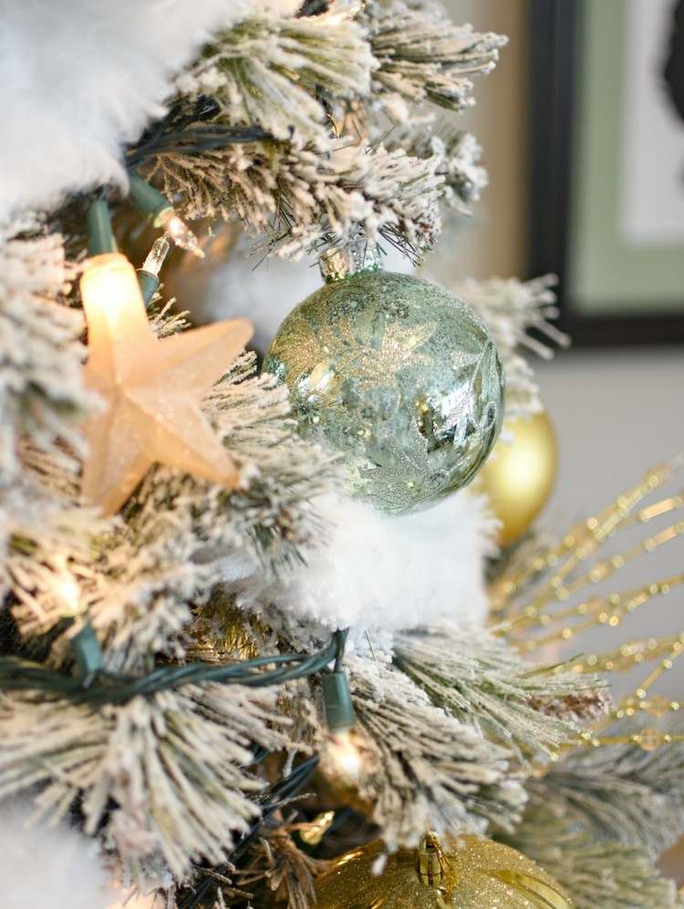 Silverguldgröna trädprydnader till julgran