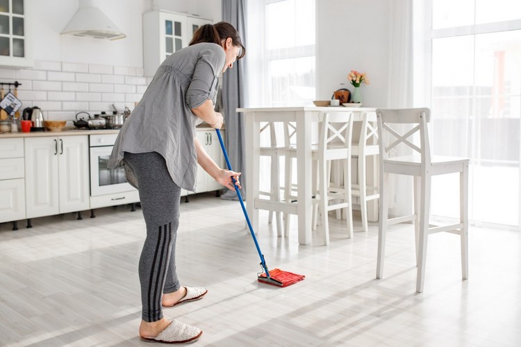 Rengör smart och torka golv en gång i veckan