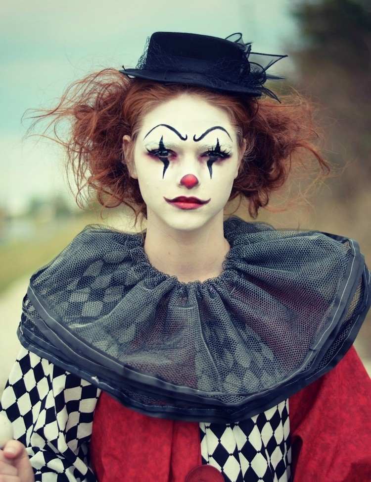 Clown-make-up-woman-creepy-variant