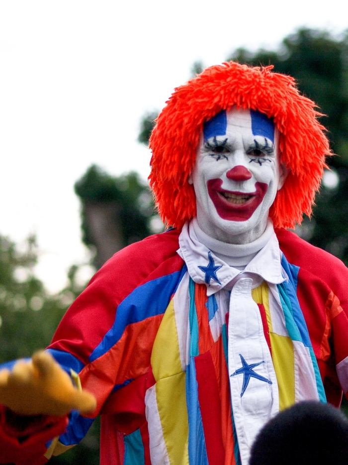 clown-kostym-plagg-accessoarer-halloween-pulver-rouge-ansiktsfärger