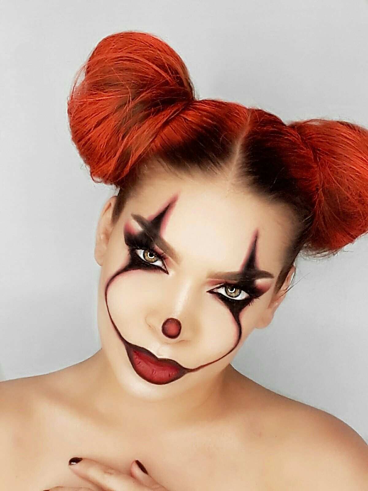 Clown make-up kvinna gör Halloween kostym själv damer