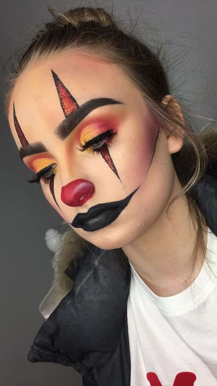 Clown-smink för skrämmande Halloween-kostymidéer för kvinnor