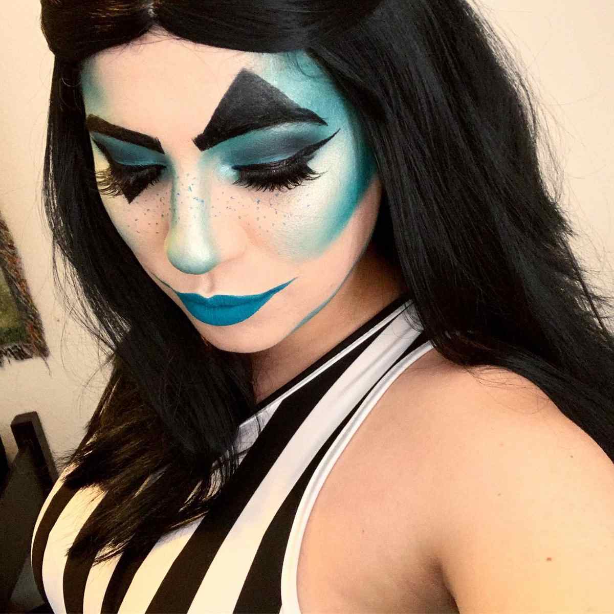 modern clown make up kvinna lätt ögonmakeup idéer skrämmande