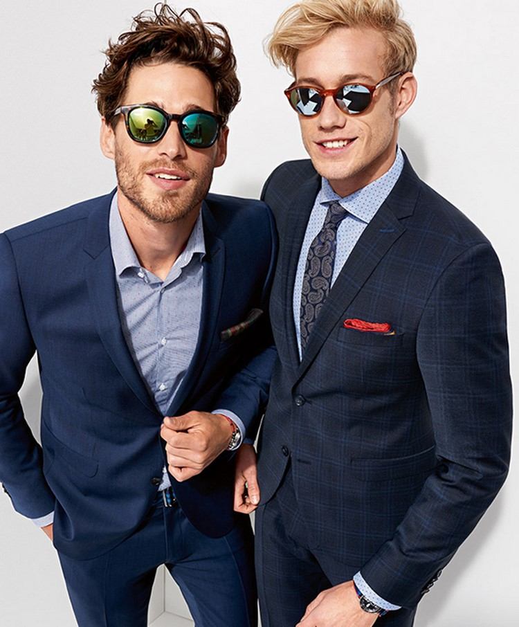 kväll-outfit-elegant-skjorta-mörkblå-kostym