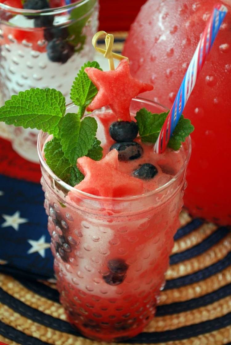 cocktaildekoration-alkoholfri-sommarfest-mynta-bär-vattenmelon-stjärnor