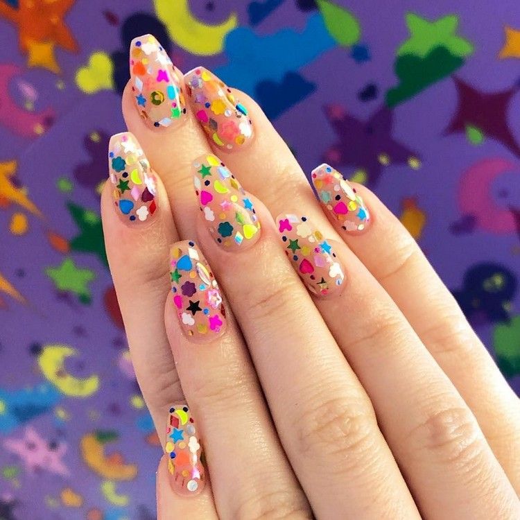 Rainbow naglar trend spik design sommar konfetti naglar
