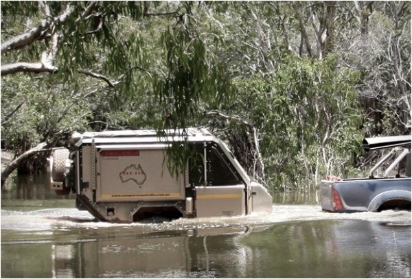 conqueror-uev-440-trailer-water-exempel