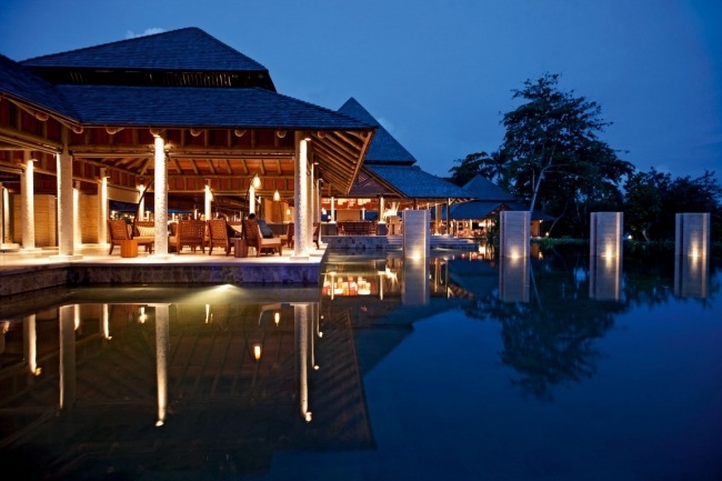 Constance Ephelia Seychellerna pool nattbelysning lounge