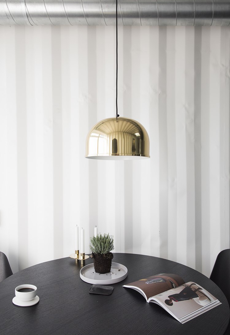 behållare-lägenhet-student-design-deco-svart-vit-taklampa