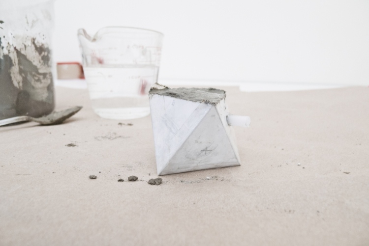 cool-tinker-idéer-betong-levande-diy-krans-gometrisk-figur-pyramid-kartong-tinker