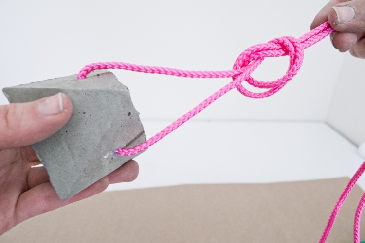 cool-tinker-idéer-betong-levande-diy-krans-geometriska-figurer-kon-pyramid-band