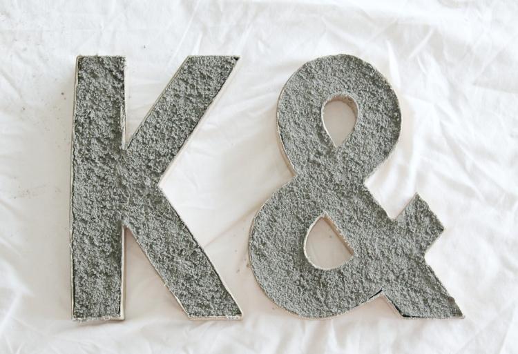cool-tinker-idéer-betong-levande-bokstäver-diy-kartong-cement-fylla upp